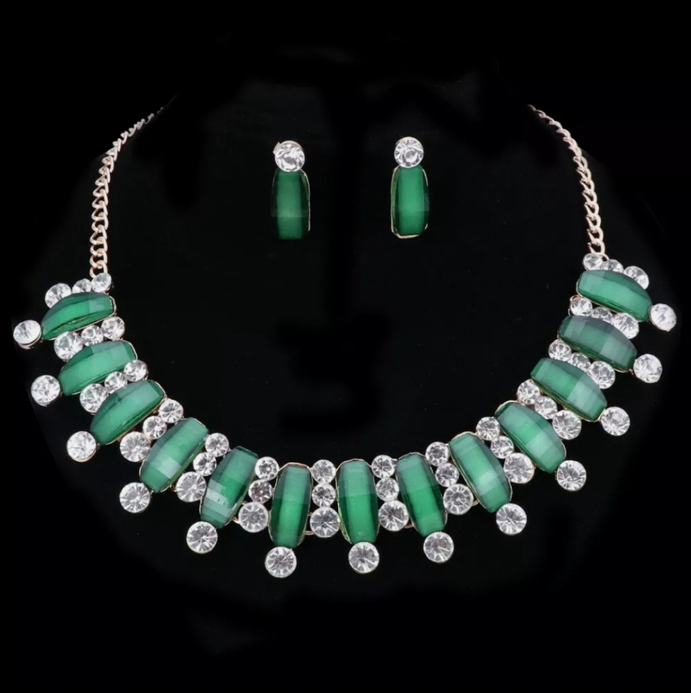 18K gold plated green and white crystal necklace earrings set - Picture 11 of 12